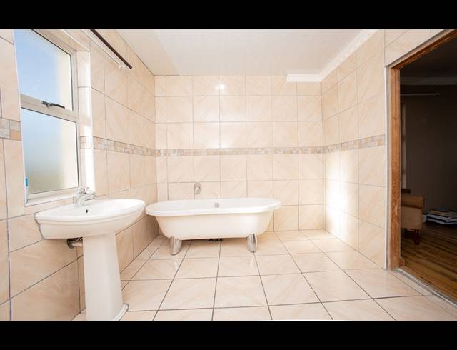 4 BEDROOM HOUSE FOR SALE IN SUNNYRIDGE